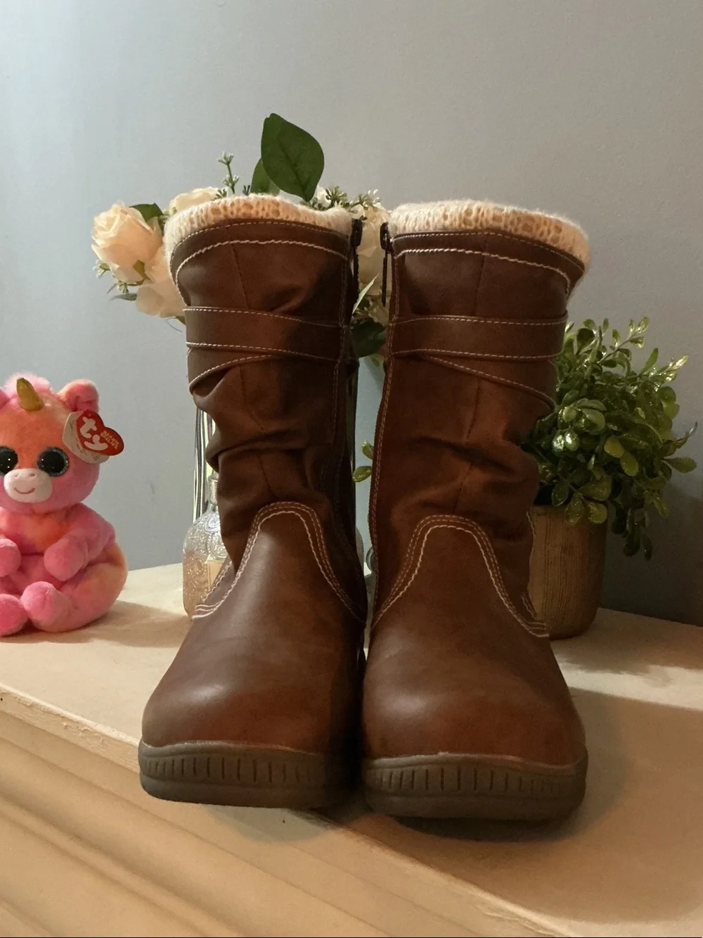 Totes brand Brown Winter Boots with Cream Knit Cuff